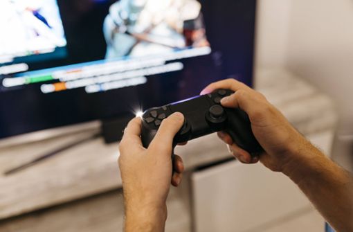 Laut einer Studie der Oxford University können Videospiele das Wohlbefinden verbessern. Foto: imago images/Westend61/Josep Rovirosa