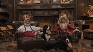 Kurt Russell als Santa Claus und Goldie Hawn als Mrs. Claus sind im Film „The Christmas Chronicles“ zu sehen. Foto: dpa/Michael Gibson