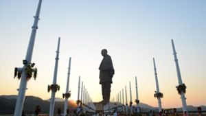 Der Weg zum „Denkmal der Einheit“, an dessen Ende die Patel-Statue emporragt. Foto: AFP