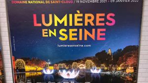 In Pariser Metrostationen (hier die Haltestelle Les Halles) haben Plakate für „Lumières en  Seine“, für den französischen Christmas Garden, mit einem Foto vom Lichterglanz der Stuttgarter  Wilhelma aus den Jahren 2019/2020 geworben. Foto: Patrick Mikolaj
