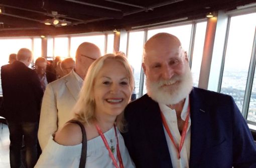 Radiolegende Peter Stockinger mit  der früheren SWF-Nachrichtenfrau und heutigen Bestsellerautorin Gaby Hauptmann Foto: StN