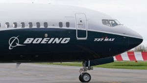 Nach dem Beinahe-Unglück bei einer Boeing 737-9 MAX tritt die Führungsriege des US-Flugzeugbauers zum Ende des Jahres ab. Foto: Ted S. Warren/AP/dpa