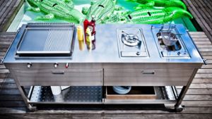 Outdoor-Küche auf Rollen: „Pool“ mit Plancha-Grill, Kochstelle und Fritteuse von Alpes-Inox. Foto:  