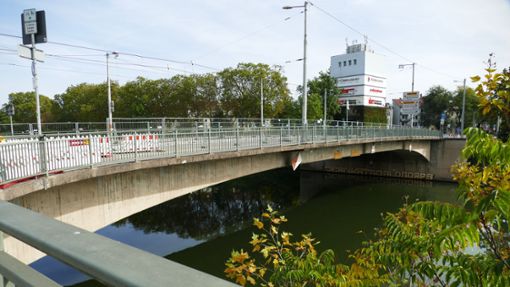 Die marode Rosensteinbrücke ist seit Mai 2022 für Autos, Lastwagen und Stadtbahnen gesperrt. Foto: Uli Nagel
