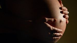 Laut einer Studie ist die Gefahr einer Fehlgeburt bei schwangeren Frauen um 16 Prozent erhöht, wenn sie erhöhten Schadstoffwerten in der Luft ausgesetzt sind. Foto: dpa