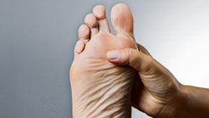 Diabetes-Patienten  müssen  auf ihre Füße aufpassen,  als wären sie ihr drittes Auge, raten Gefäßmediziner. Foto: staras/Adobe Stock