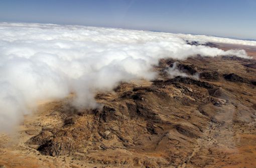 Nebelbank in der Wüste Namib an der Südwestküste Afrikas bei der Siedlung bei Aus. Foto: Matthias Bruhin & Hp.Baumeler/CC BY-SA 4.0