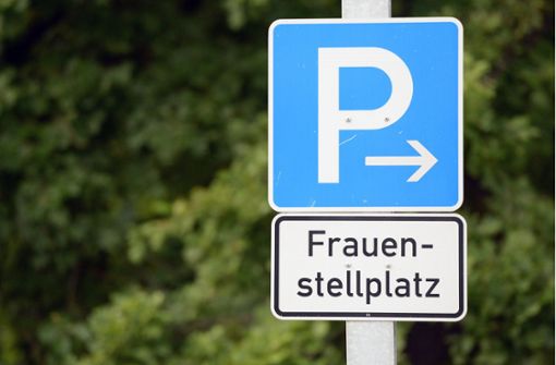 Auf privat betriebenen Parkplätzen sei das Ausweisen von Frauenparkplätzen aber zulässig. Foto: dpa-Zentralbild