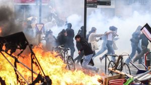 Auch in Toulouse eskalierten die Streiks. Am Rande einer Demonstration wurden Feuer entzündet. Foto: dpa/Charly Triballeau