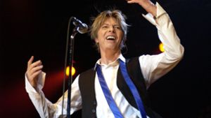 David Bowie hat Klassiker des Pop geschaffen – aber auch seine allerersten Mikrofonversuche sind den Sammlern viel wert. Foto: dpa