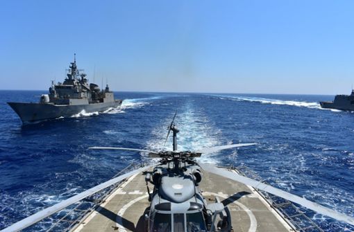 Griechische Kriegsschiffe nehmen an einer Militärübung im östlichen Mittelmeer teil. Foto: dpa/Uncredited