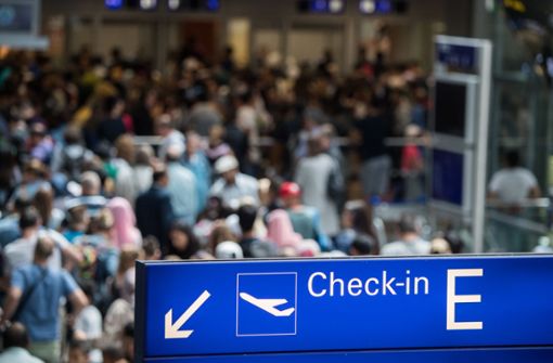 Am Frankfurter Flughafen droht am Dienstag ein Streik des Sicherheitspersonals. Foto: dpa