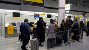 Lufthansa-Passagiere müssen künftig genauer überlegen, wie und wo sie ihre Tickets buchen. Foto: dpa
