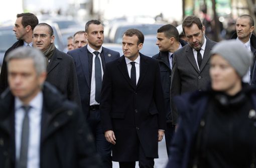 Steht wegen der landesweiten Proteste der „Gelbwesten“ unter Druck: Präsident Macron Foto: AFP