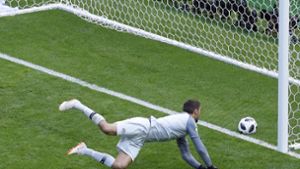 Die Fifa wertete den Treffer für Frankreich nachträglich als Eigentor. Foto: AP