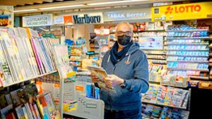 Ulrich Berner hofft auf Verlängerung für seinen Kiosk am Charlottenplatz. Foto: Lg//Piechowski
