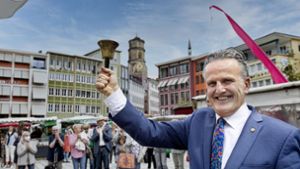 Fast wie im Ratssaal: OB Frank Nopper läutet den Wochenmarkt auf dem Marktplatz ein. Foto: Lichtgut/Horst Rudel
