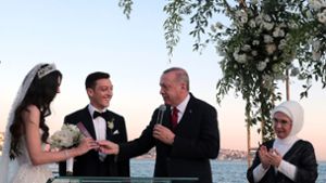 Im Fünf-Sterne-Hotel Four Seasons, einem osmanischen Palast aus dem 19. Jahrhundert am Bosporus, gaben sich die beiden am Freitagabend vor 300 Gästen das Ja-Wort. Foto: Uncredited/Pool Presidential Pre