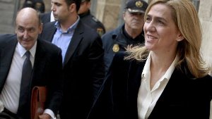 Die 48-jährige Infantin Cristina traf unter strengsten Sicherheitsvorkehrungen kurz vor 10 Uhr im Gerichtsgebäude in Palma de Mallorca ein. Foto: dpa
