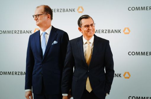 Martin Zielke (links) und Stefan Schmittmann beugen sich der Kritik von Großinvestoren. Foto: dpa/Arne Dedert