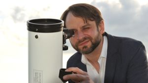 Andreas Anton an seinem privaten Teleskop Foto: Ralf Pfründer//Ralf Pfründer