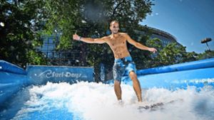 In der  erster Woche des Sommerfestivals  „Stuttgart am Meer“ am Stadtpalais dreht sich alles ums Surfen. Foto: Lichtgut/Max Kovalenko