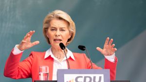 EU-Kommissionspräsidentin Ursula von der Leyen kritisiert die AfD erneut scharf. Foto: Michael Matthey/dpa