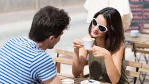 Viele Singles treffen sich zum ersten Date im Café. Foto: Ralf Cornesse/Fotolia