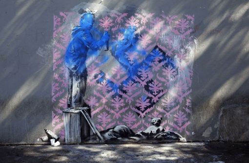 Immer wieder – wie hier im Juni in Paris – tauchen neue Werke des Streetart-Künstlers Banksy auf. Dass sie verschwinden, ist allerdings neu. Foto: AP