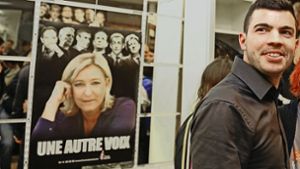 Fabien Engelmann, der Bürgermeister von Hayange,  unterstützt die Front-National-Vorsitzende Marine Le Pen. Foto: AFP
