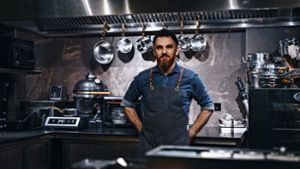 In der Küche im Coda: Es  ist der Ort, an dem René Frank mit seinem Geschäftspartner Oliver Bischoff seit 2016 seine ganz eigene, mutige Vision umsetzt: Fine Dining mit Techniken aus der Patisserie. Foto: Jakob Nawka