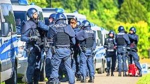 Die Polizei war mit einem Großaufgebot in Villingendorf präsent. Am Nachmittag konzentrierte sich die Suche nach dem mutmaßlichen Täter auf den Nachbarort Herrenzimmern. Foto: dpa