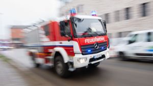 Bei einem Brand in Asperg sind drei Menschen verletzt worden. Foto: picture alliance/dpa/Julian Stratenschulte
