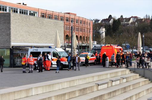 Am Ufer der Murr sammelten sich Rettungskräfte. Foto: 7aktuell.de/Mehmet Okatan