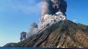 Ein heftiger Ausbruch des Vulkans Stromboli in Italien hat Touristen und Einwohner in Angst versetzt. Foto: dpa