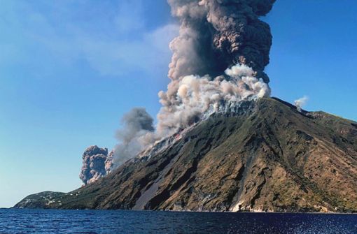 Ein heftiger Ausbruch des Vulkans Stromboli in Italien hat Touristen und Einwohner in Angst versetzt. Foto: dpa
