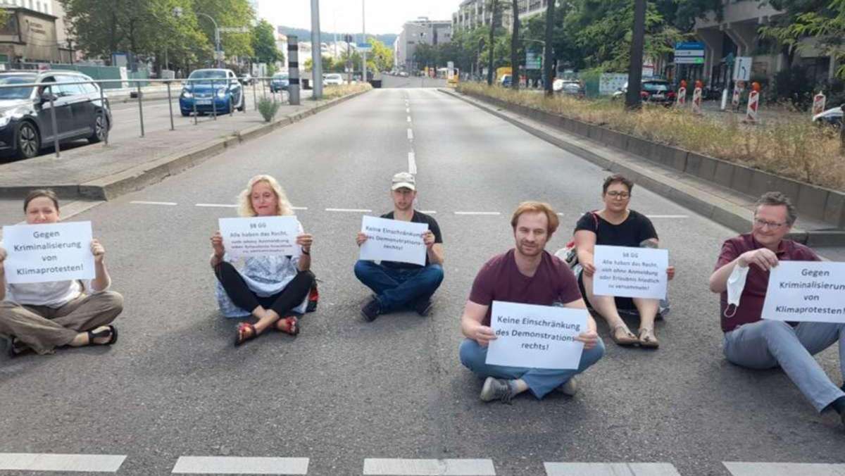 Verbot von Straßenblockaden in Stuttgart: Linksbündnis will Blockadeverbot der Stadt zu Fall bringen