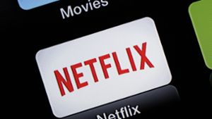 In Zeiten häuslicher Quarantäne ist Netflix gefragt wie nie – mit Folgen für das Netz. Foto: AP/Dan Goodman