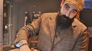Er weiß, wie Bart geht: Der Stuttgarter Barbier Ioannis Chronakis über den perfekten Bart und der Suche nach echten Männern. Foto: Fatma Tetik