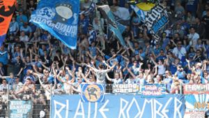 Ob die Fans der Blauen auch in der Relegation etwas zu feiern haben werden? Foto: Baumann