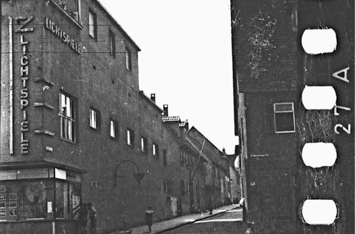 So sahen die „Z-Lichtspiele“ an der damaligen Stuttgarter Straße (heute Ludwigsburger Straße 105) 1942 aus. Vor Kurzem wurde das Gebäude abgerissen. Foto: Stadtarchiv Stuttgart