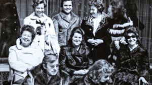 Die Belegschaft des Fellbacher Pelzhauses Vöhringer im Jahr 1972, hinten in der Mitte steht der Kürschnermeister Ludwig Hofmann Foto: Gottfried Stoppel/Gottfried Stoppel