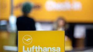 Der Streik der Lufthansa-Flugbegleiter wird am Freitag fortgesetzt. Foto: dpa/Marijan Murat