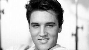 Die KI bringt ihn wieder auf die Bühne: Elvis Presley. Foto: imago/Hollywood Photo Archive