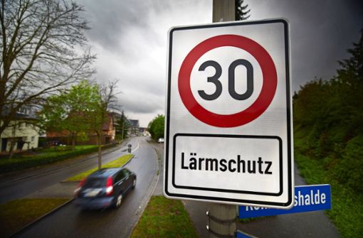 Schwaikheim und damit viele Anwohner sind  vom Durchgangsverkehr stark belastet. Sie sollen besser geschützt werden. Foto: Gottfried / Stoppel