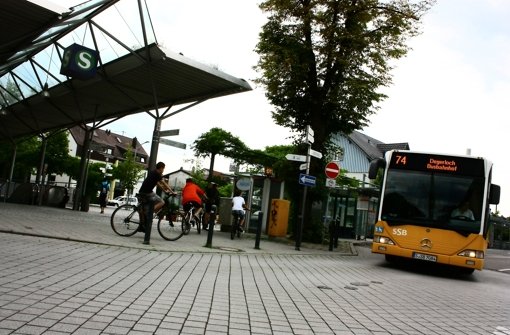 Der Bus fährt pünktlich ab. Wenn die S-Bahn Verspätung hat, kann das für Ärger unter den Fahrgästen sorgen. Foto: Archiv Natalie Kanter