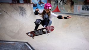 Die deutschen Medaillenhoffnungen ruhen auf der 14-jährigen Lilly Stoephasius. Erstmals dürfen die Skateboarder an den Olympischen Spielen teilnehmen. Foto: dpa/Kay Nietfeld