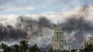 Rauchwolken über Culiacán zeugen von heftigen Straßenkämpfen. Foto: AP/Hector Parra