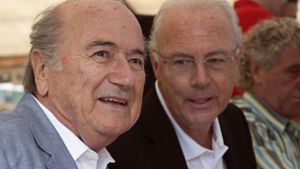 Der damalige Fifa-Präsident Joseph Blatter (links) und Franz Beckenbauer im Jahr 2014 in der Schweiz. Foto: dpa