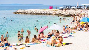 Die Frage steht im Raum, wie lange es unbeschwerte Szenen wie hier am Strand von Split noch gibt. Foto: imago images//Milan Sabic